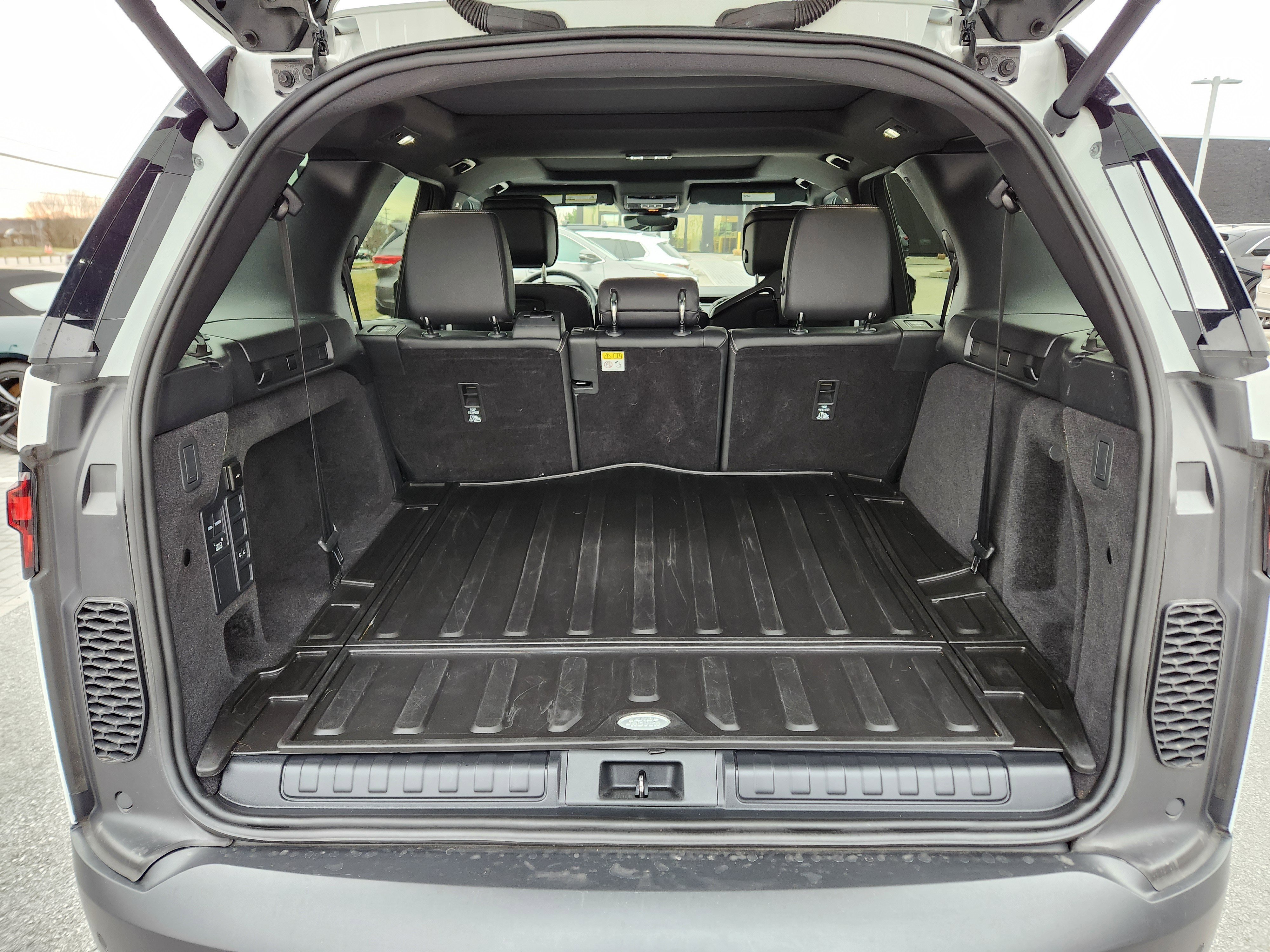 Certified Used 2025 Fuji White Land Rover S image 8