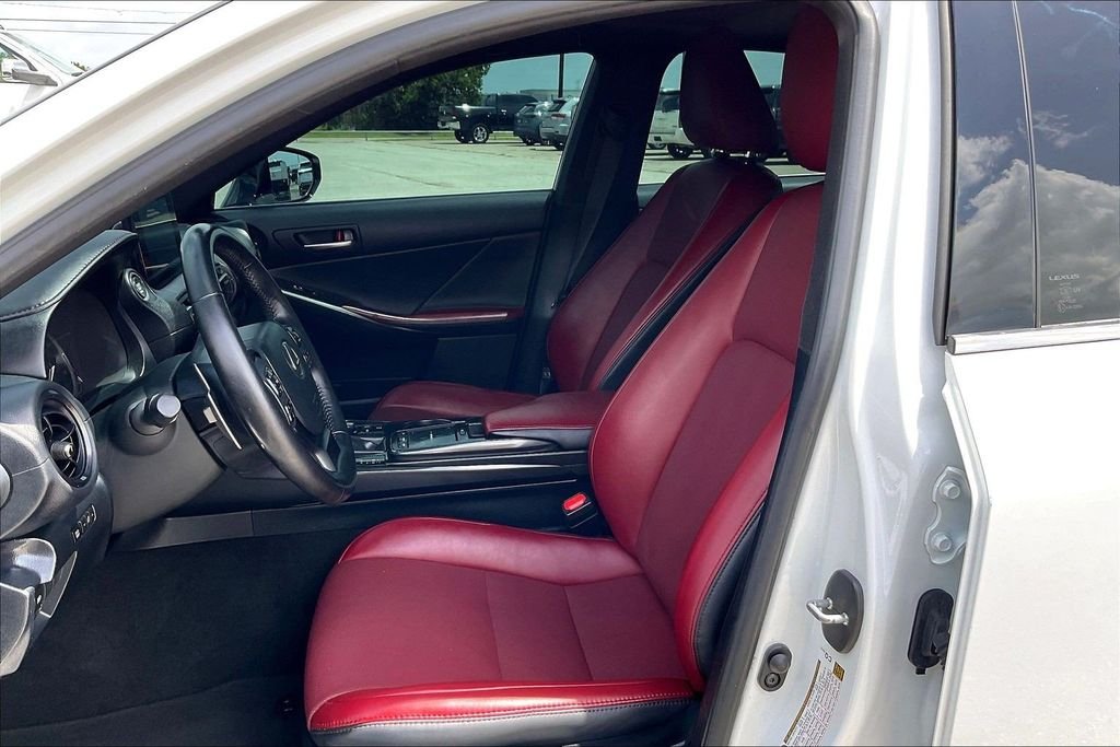 Used 2024 White Lexus 300 image 18