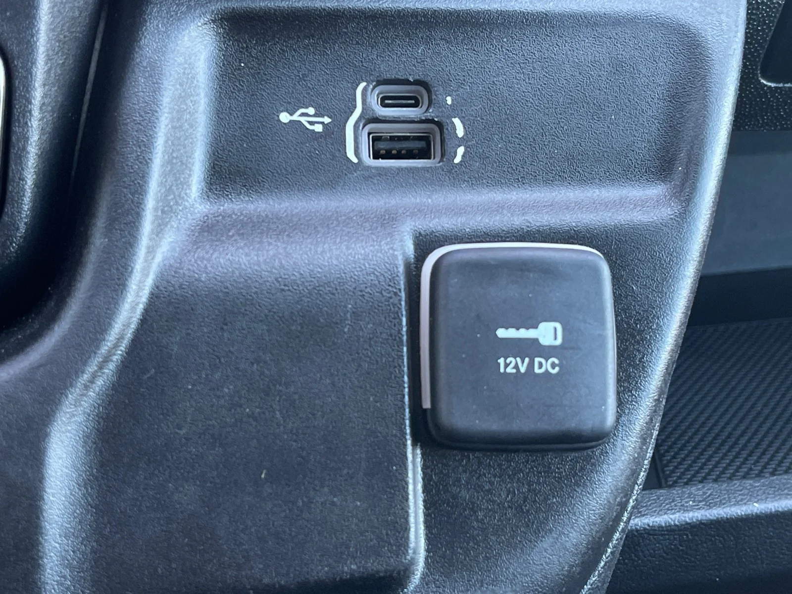 Used 2023 WHITE Ram  image 25