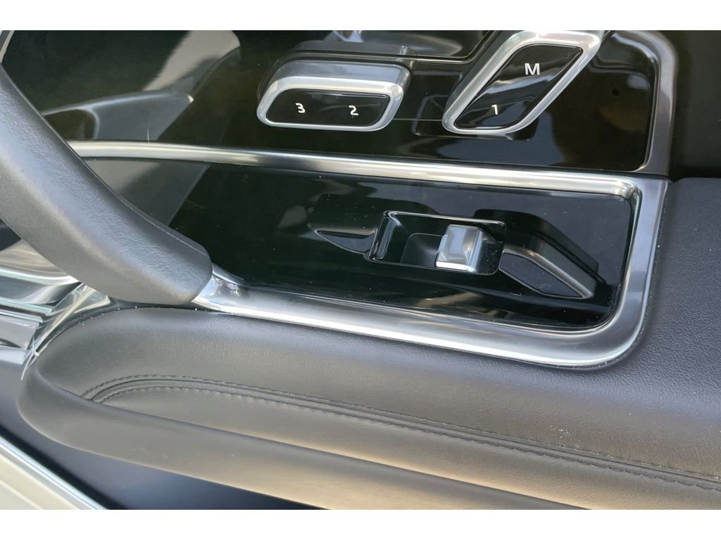 Used 2023 Fuji White Land Rover SE image 22
