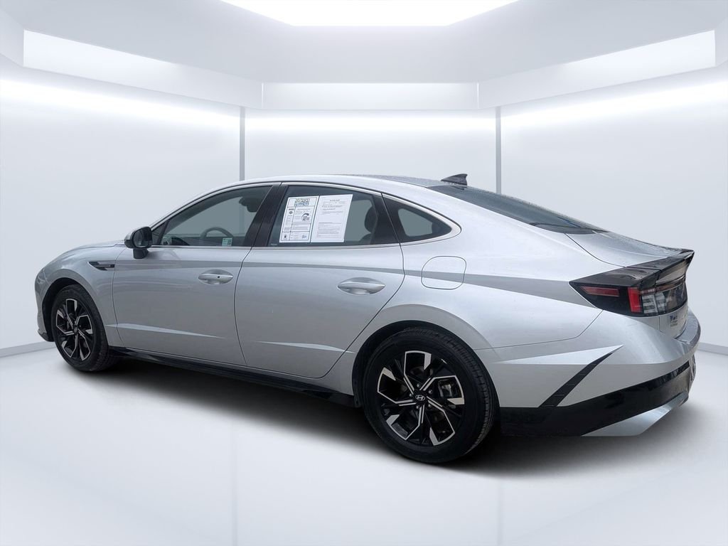Used 2025 Silver Hyundai SEL image 6