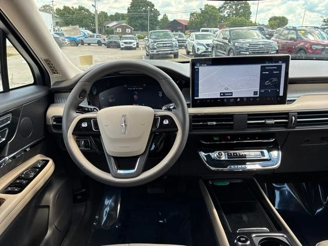 Used 2024 Pristine White Lincoln Premiere image 20