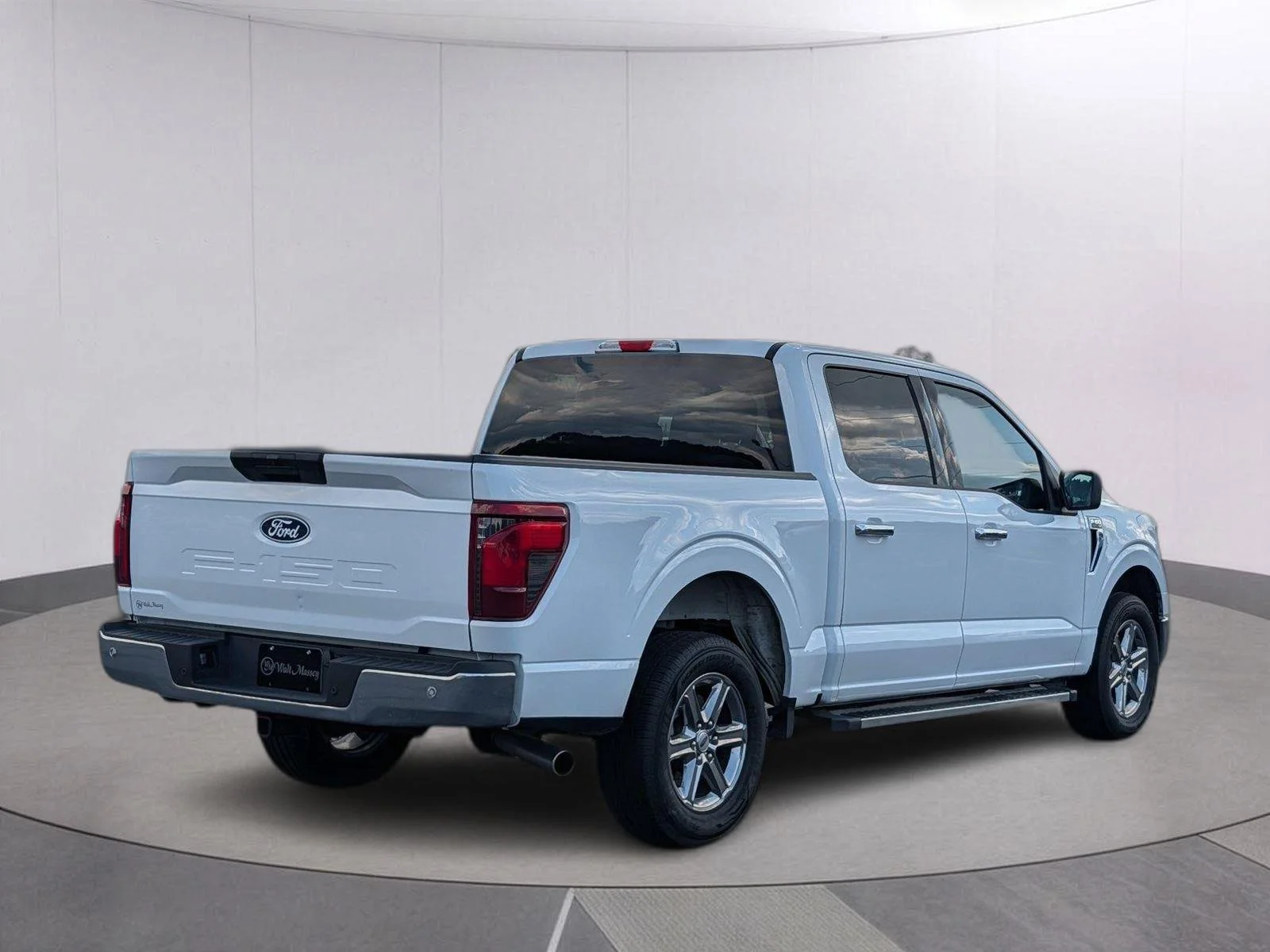 Used 2025 Oxford White Ford XLT image 6
