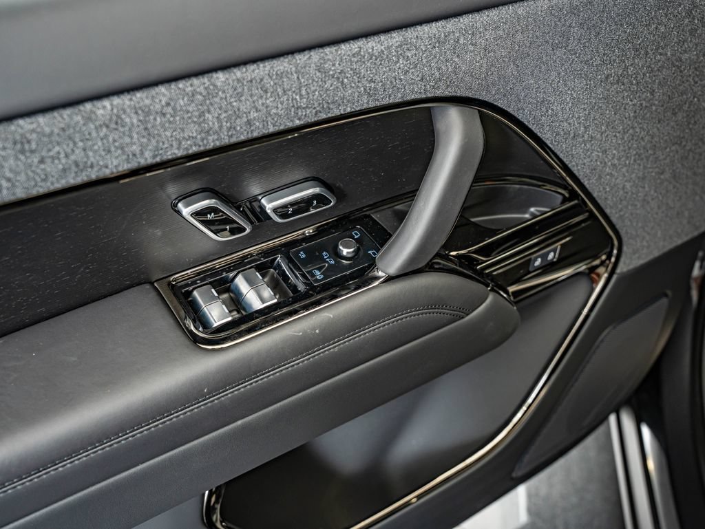 New 2026 Carpathian Grey Land Rover Dynamic SE image 18