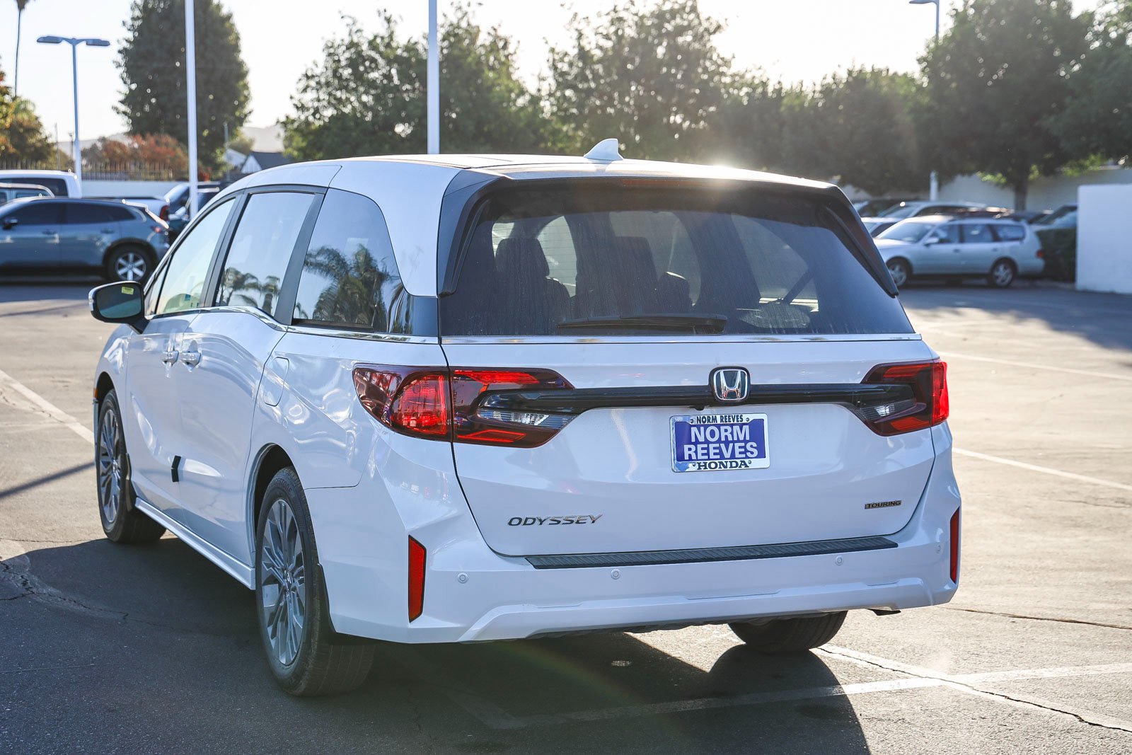 New 2026 Platinum White Pearl Honda Touring Auto image 6