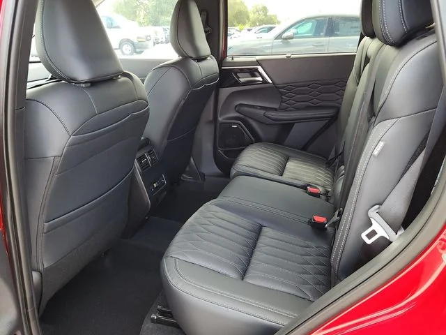 2025 Mitsubishi Outlander SEL - Photo 6