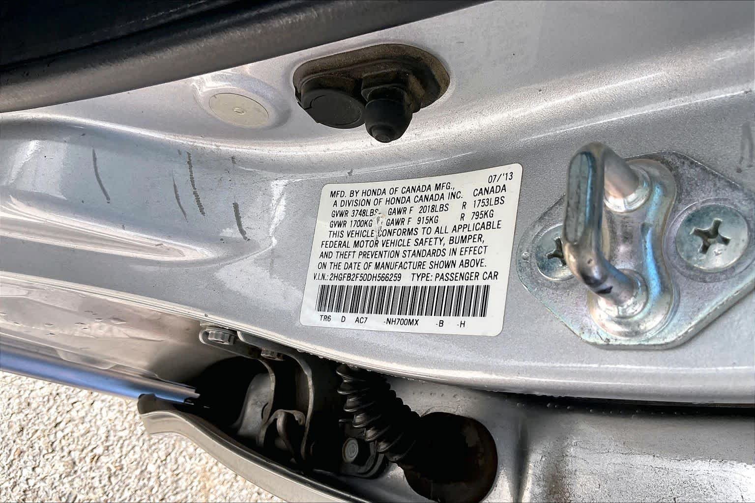 Used 2013 Alabaster Silver Metallic Honda LX image 26