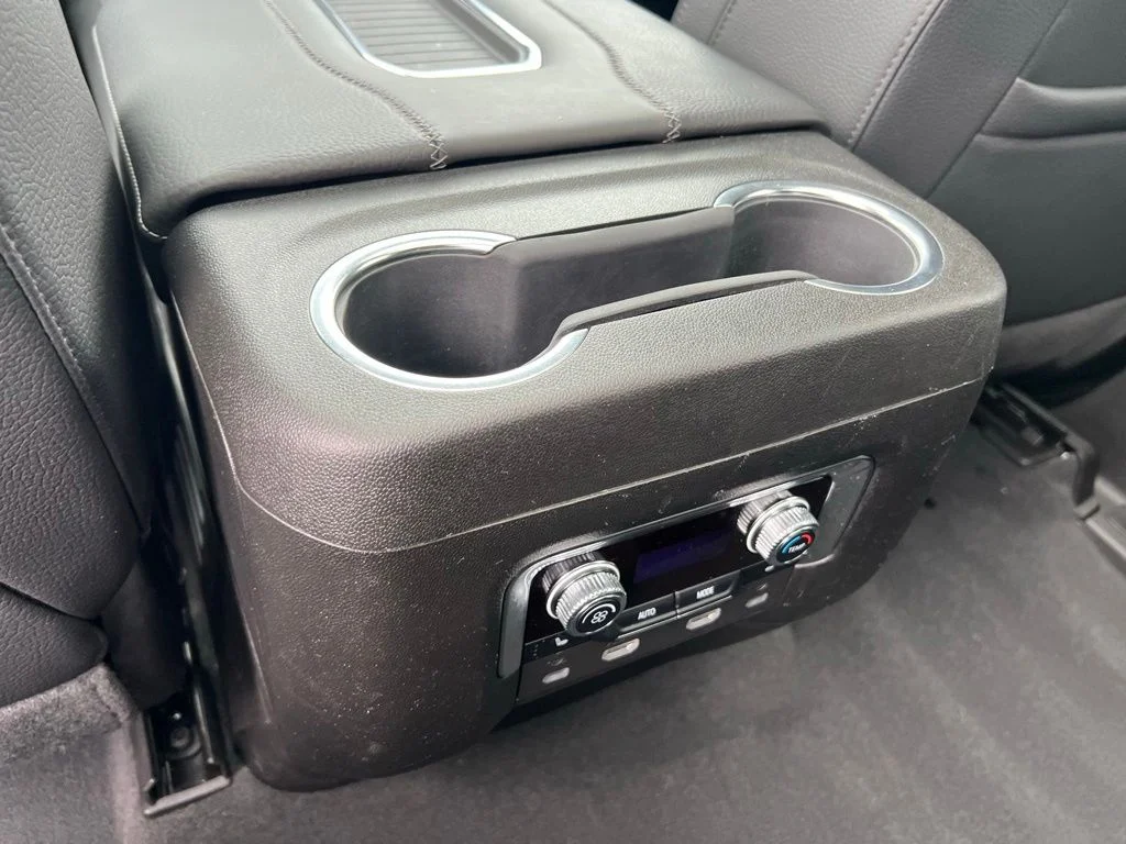2024 GMC Yukon Denali - Photo 17