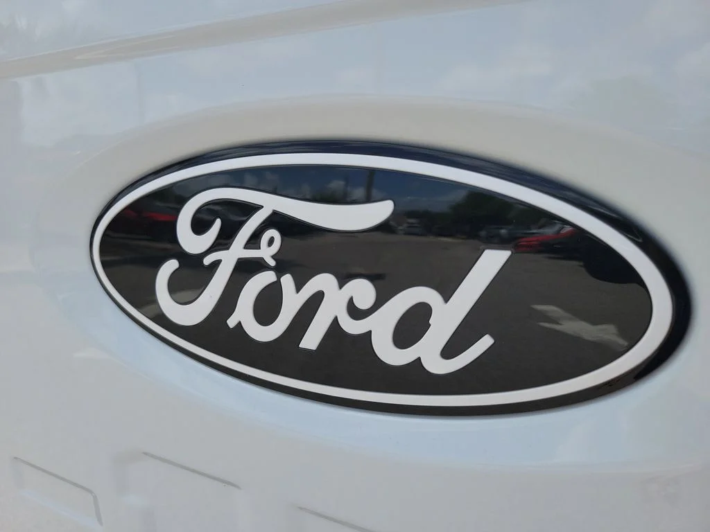 New 2026 Oxford White Ford XLT image 8