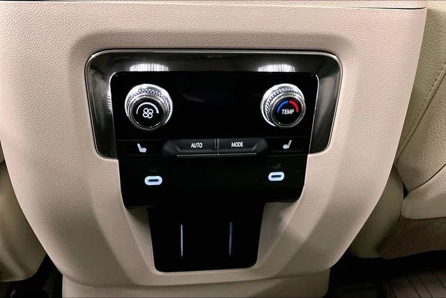 2023 GMC Yukon Denali - Photo 34