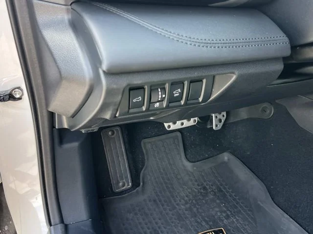 Used 2022 White Subaru Wilderness image 33