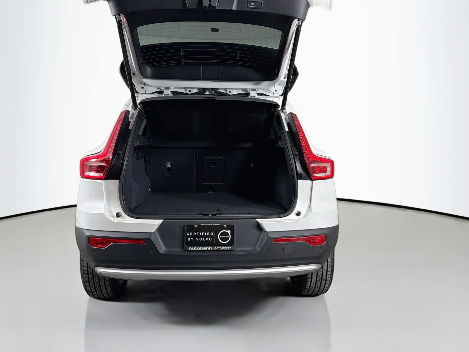 Certified Used 2023 Crystal White Volvo Core  image 24