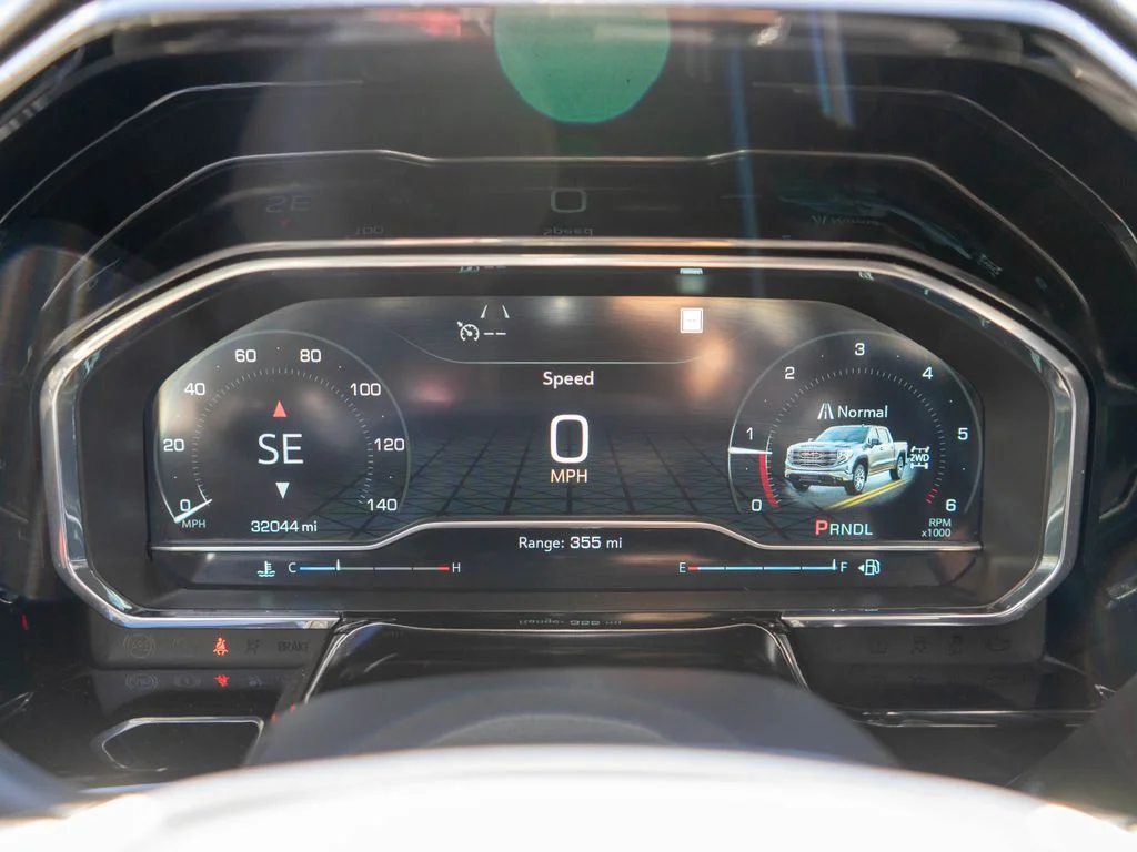 Used 2023 White GMC Elevation image 21