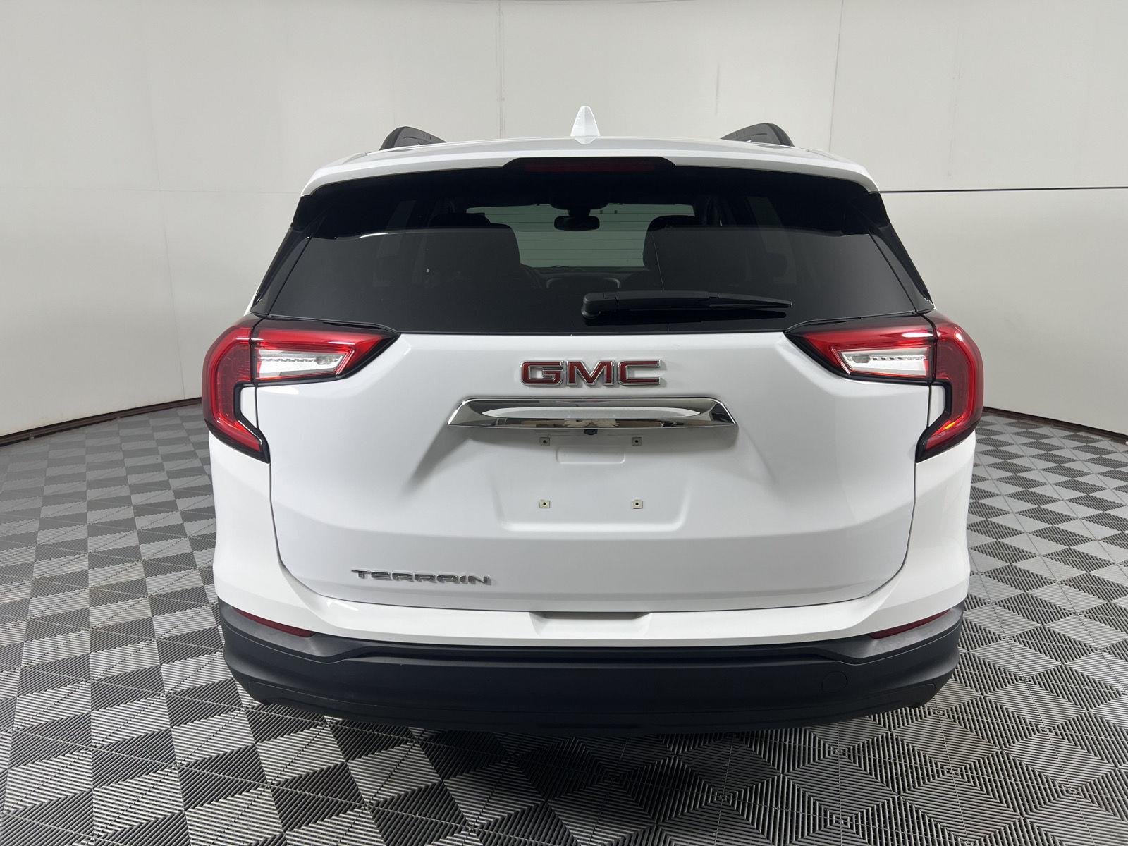 Used 2024 Summit White GMC SLE image 10