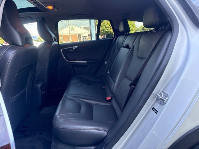 Used 2016 Silver Volvo T5 Platinum image 13