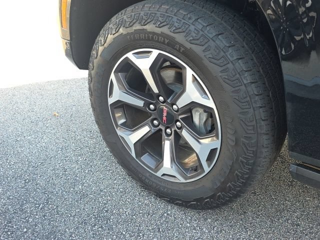 Used 2025 Onyx Black GMC AT4 Ultimate image 9