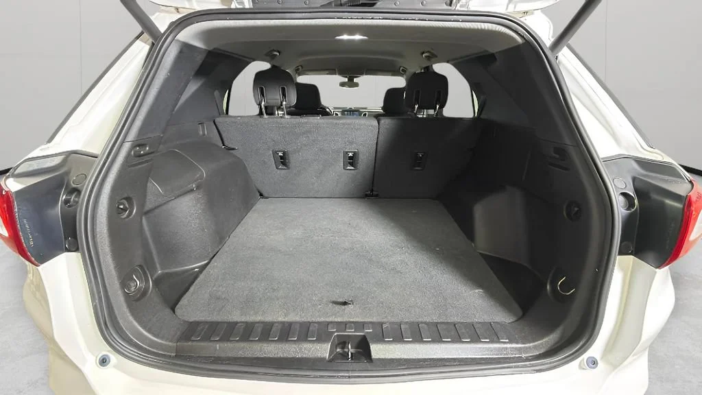 Used 2018 IRIDESCENT PEARL TRICOAT Chevrolet LT image 27
