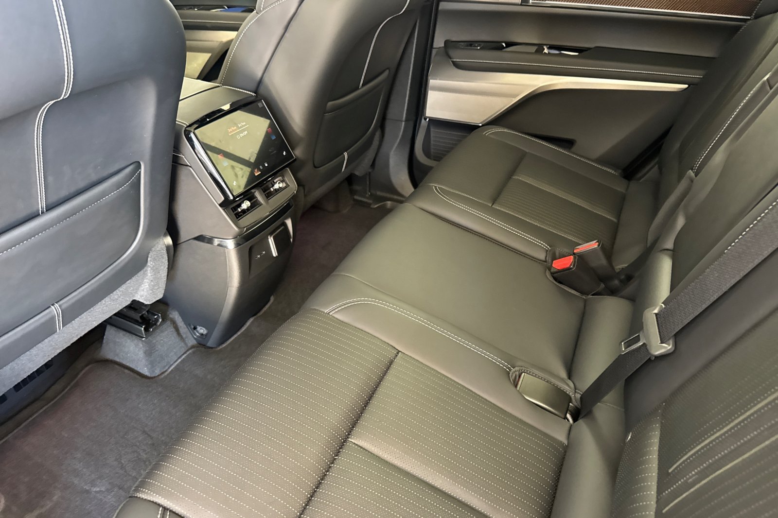 2027 Cadillac VISTIQ Luxury - Photo 12