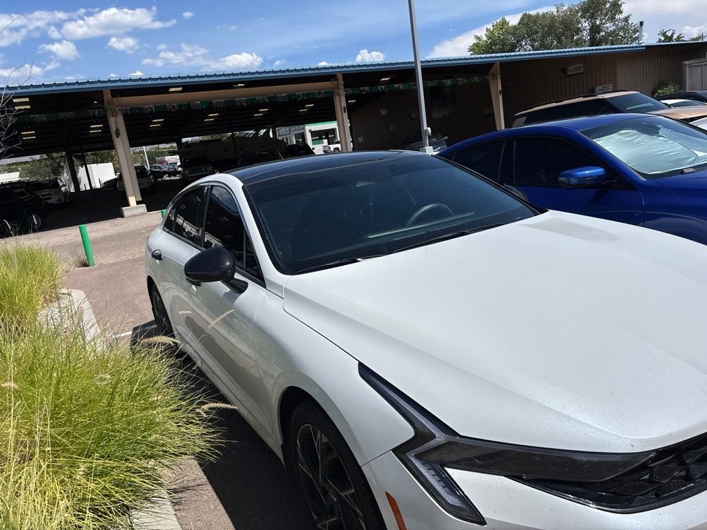 Used 2025 White Kia GT-Line image 9