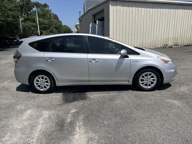 Used 2014 Silver Toyota Three image 4