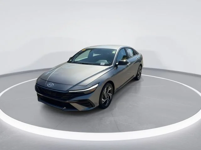 Used 2025 Silver Hyundai SEL Sport image 3