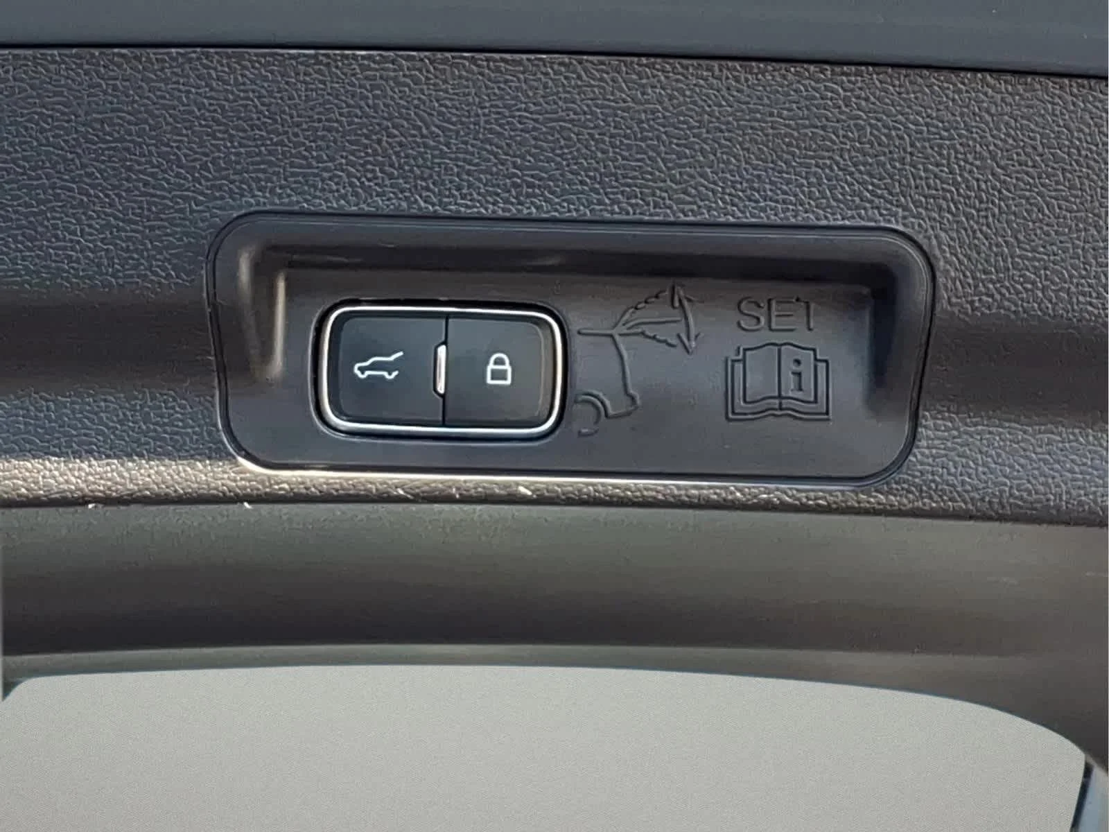 Used 2025 Vapor Blue Ford Active image 7