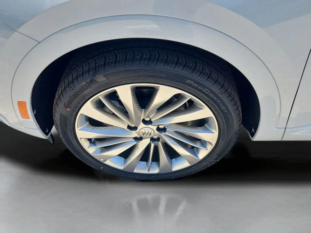 New 2026 Iridescent White Tricoat Buick Avenir image 27