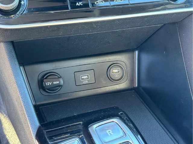 Used 2022 Gray Hyundai SE image 23