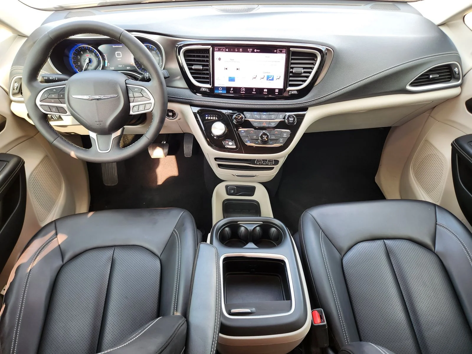 Used 2023 White Chrysler Touring L image 24