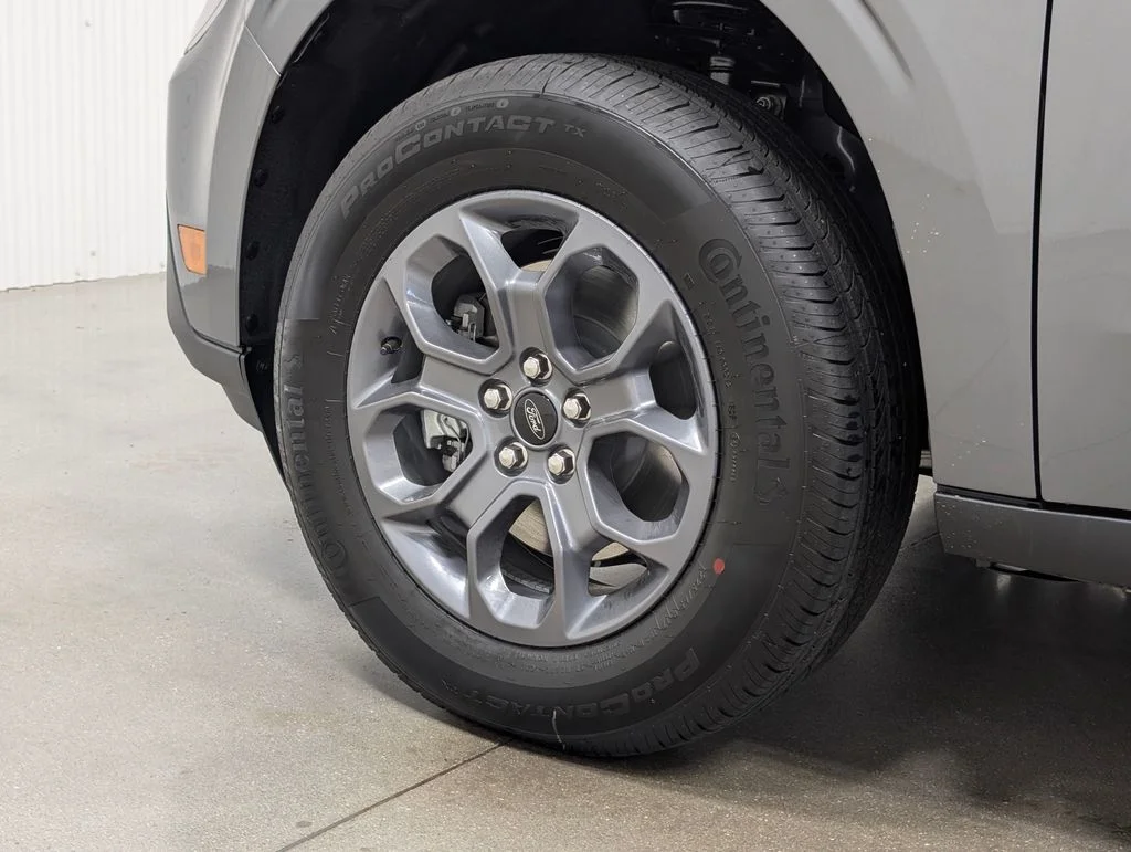 New 2026 Carbonized Gray Metallic Ford XLT image 2