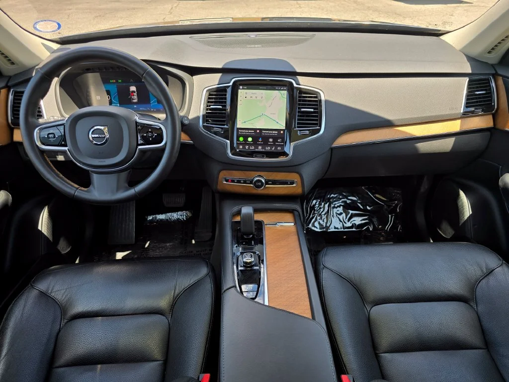 Certified Used 2023 Blue Volvo B6 Plus 6-Seater image 9