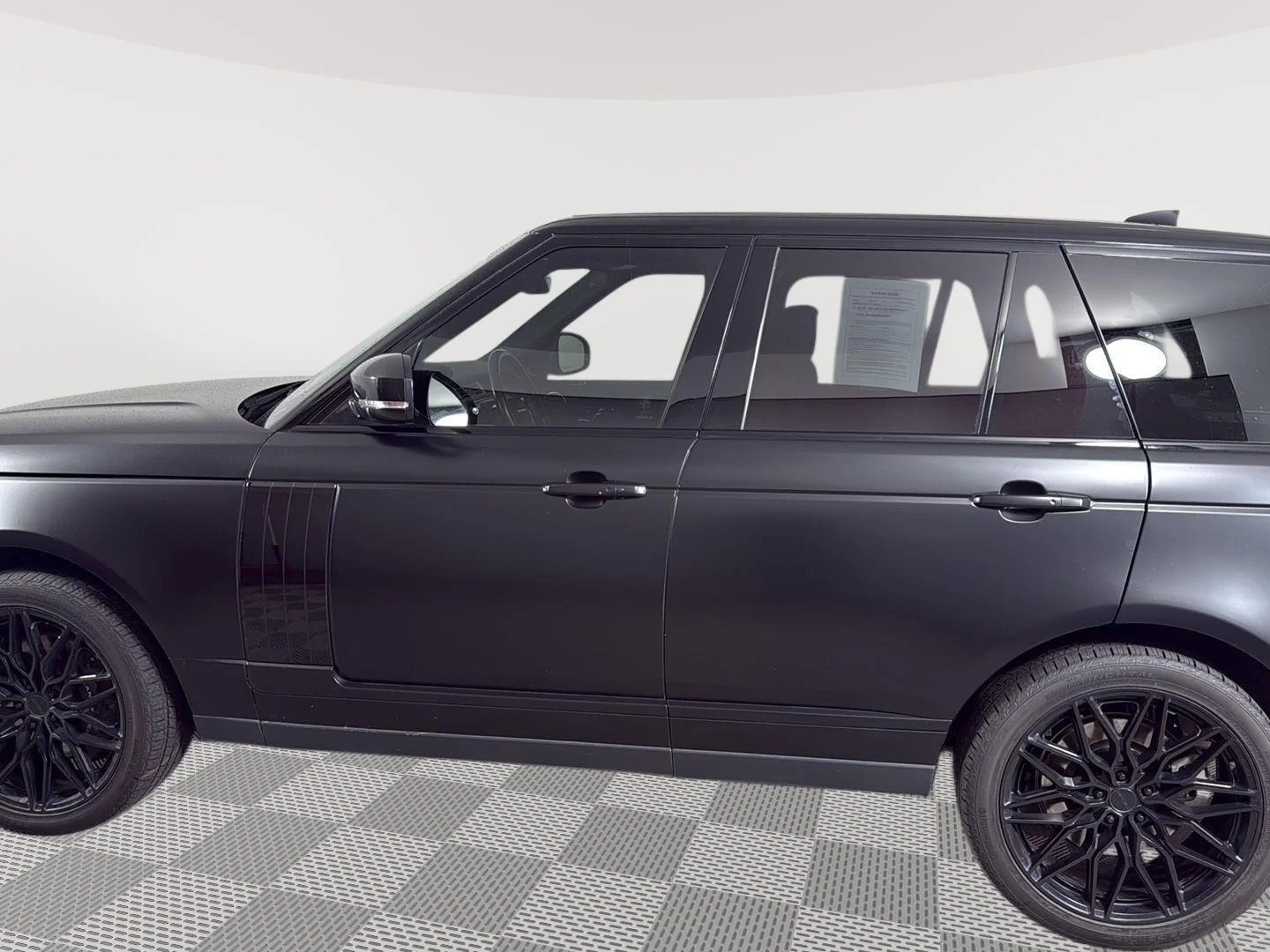 Used 2019 Santorini Black Metallic Land Rover SC image 4