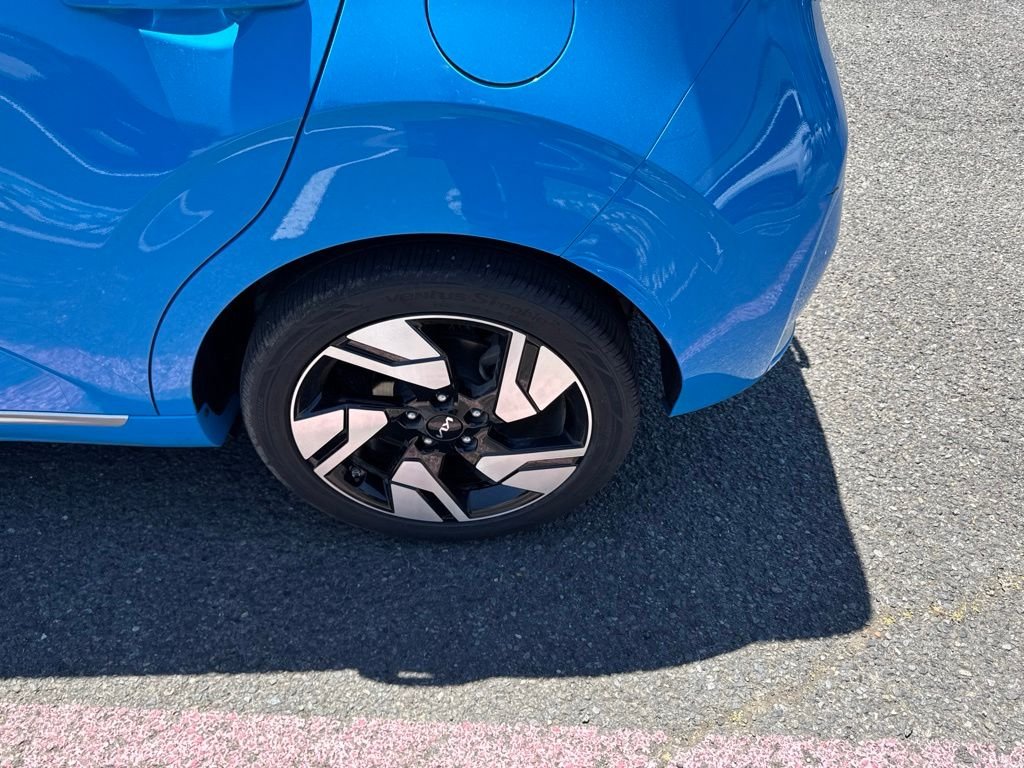 Used 2023 Surf Blue w/Black Roof Kia GT-Line image 6
