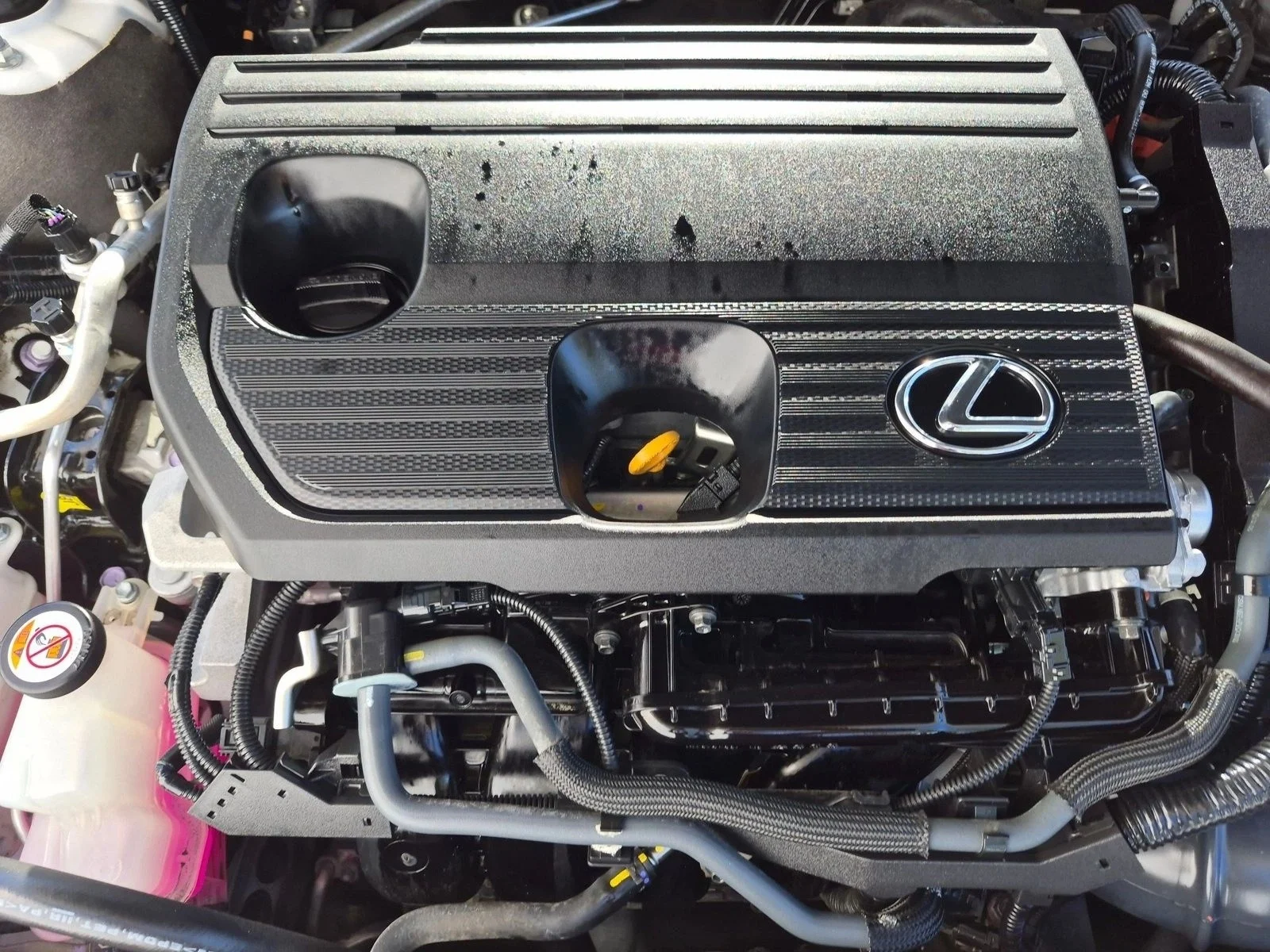Certified Used 2024 Ultra White Lexus ES 300h F SPORT Handling image 23