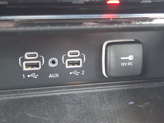 Used 2023 Red Jeep Laredo image 9