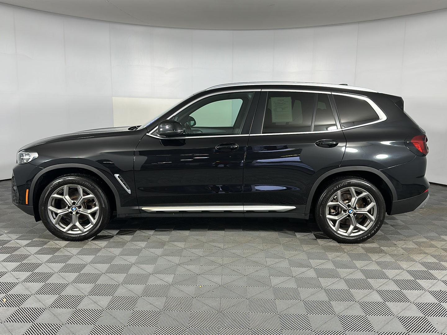 Used 2024 Black Sapphire Metallic BMW xDrive30i image 5