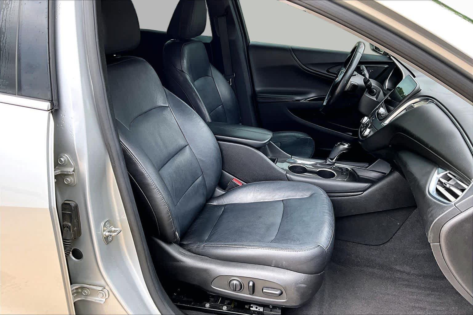 Used 2017 Silver Ice Metallic Chevrolet LT image 9