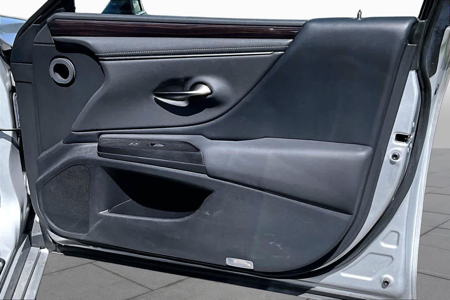 Used 2019 Silver Lining Metallic Lexus  image 27