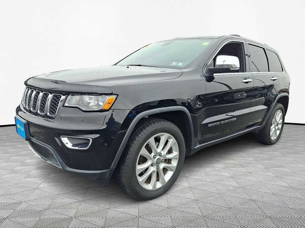 Used 2017 Diamond Black Crystal Pearlcoat Jeep Limited image 3
