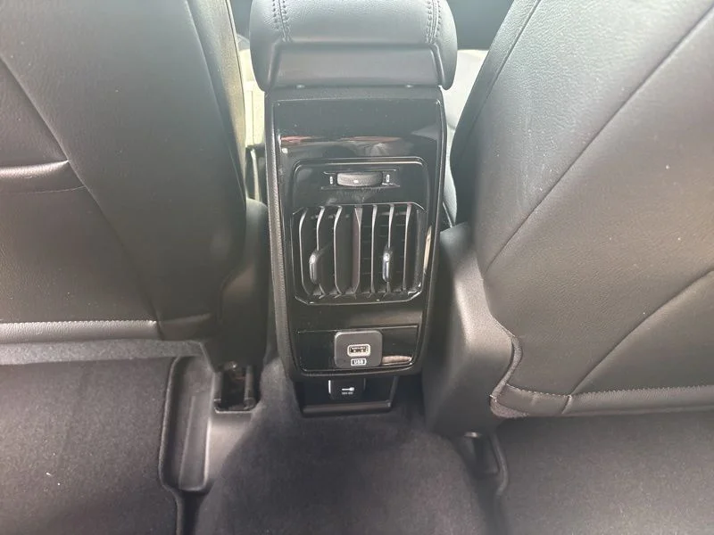 Used 2023 Silver Jeep Latitude image 22