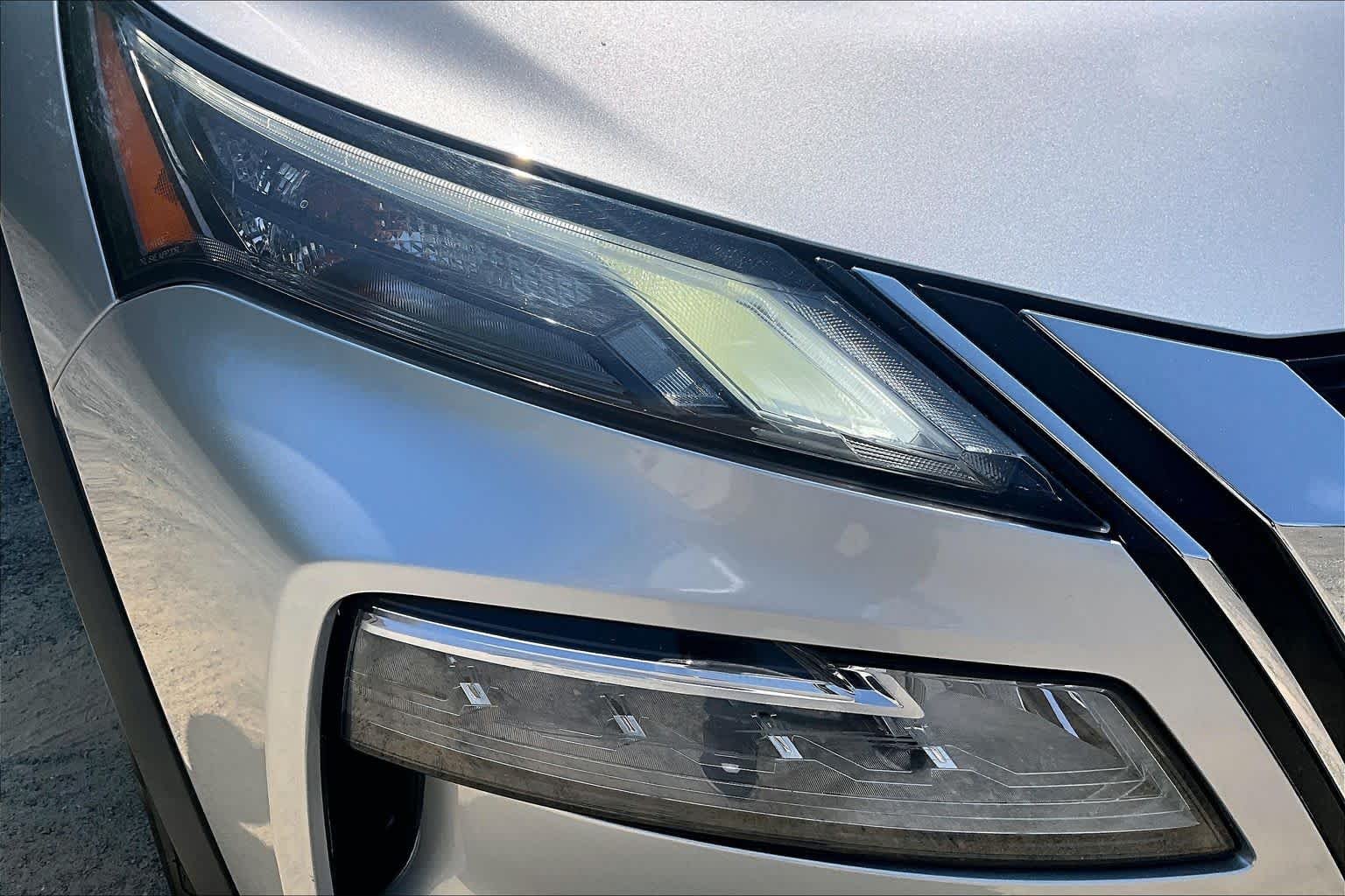 Used 2022 Brilliant Silver Metallic Nissan SV image 28