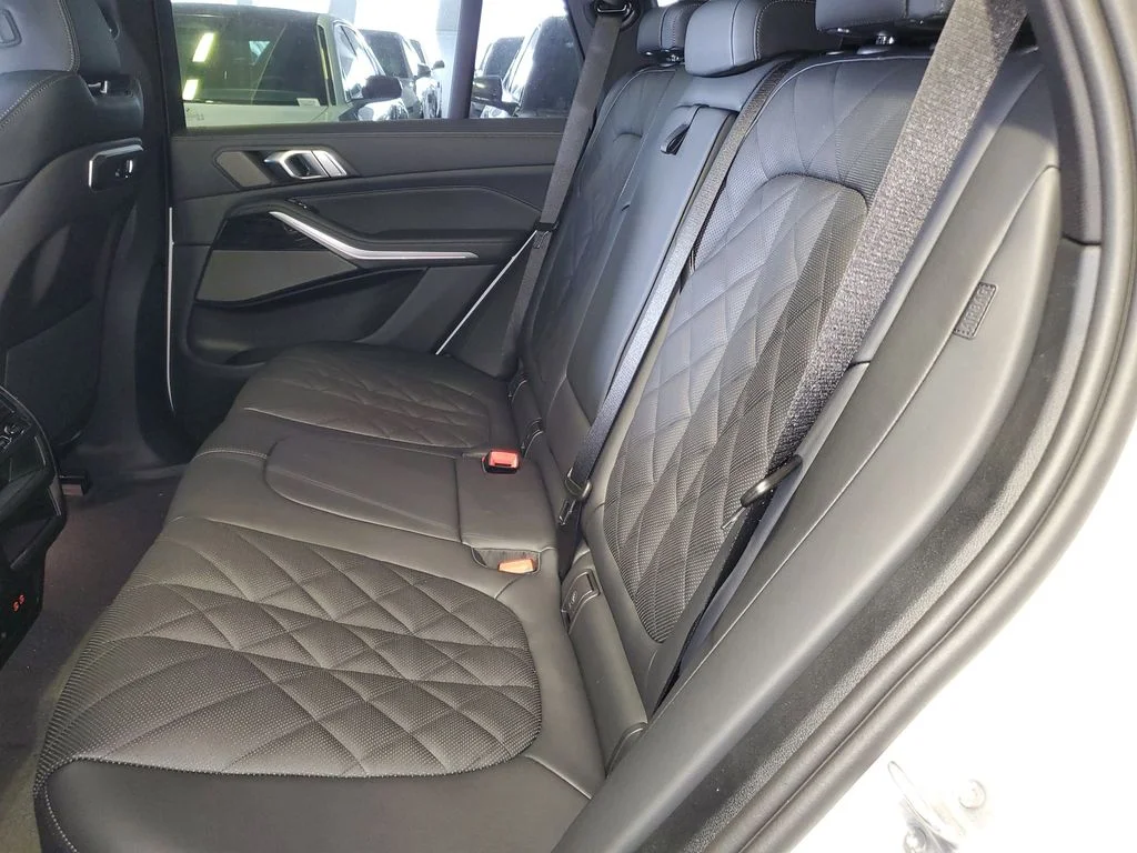Used 2026 White BMW sDrive40i image 11