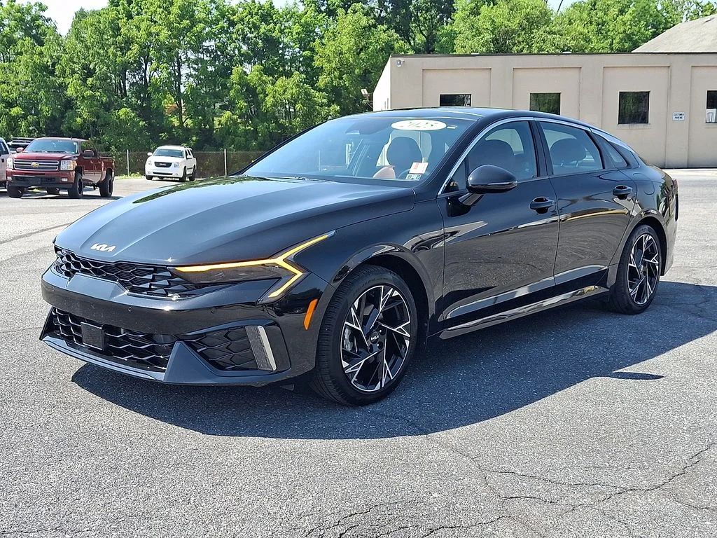 Used 2025 Black Kia GT-Line image 3