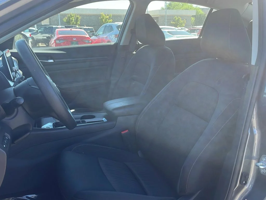 2025 Nissan Altima SV - Photo 12