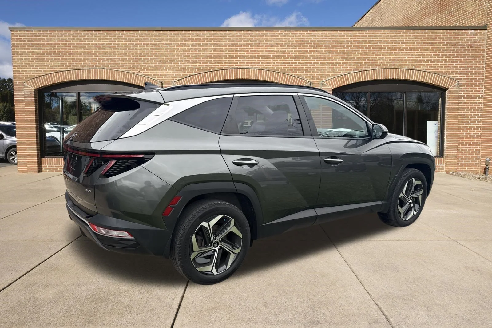 Used 2023 Amazon Gray Hyundai SEL image 3