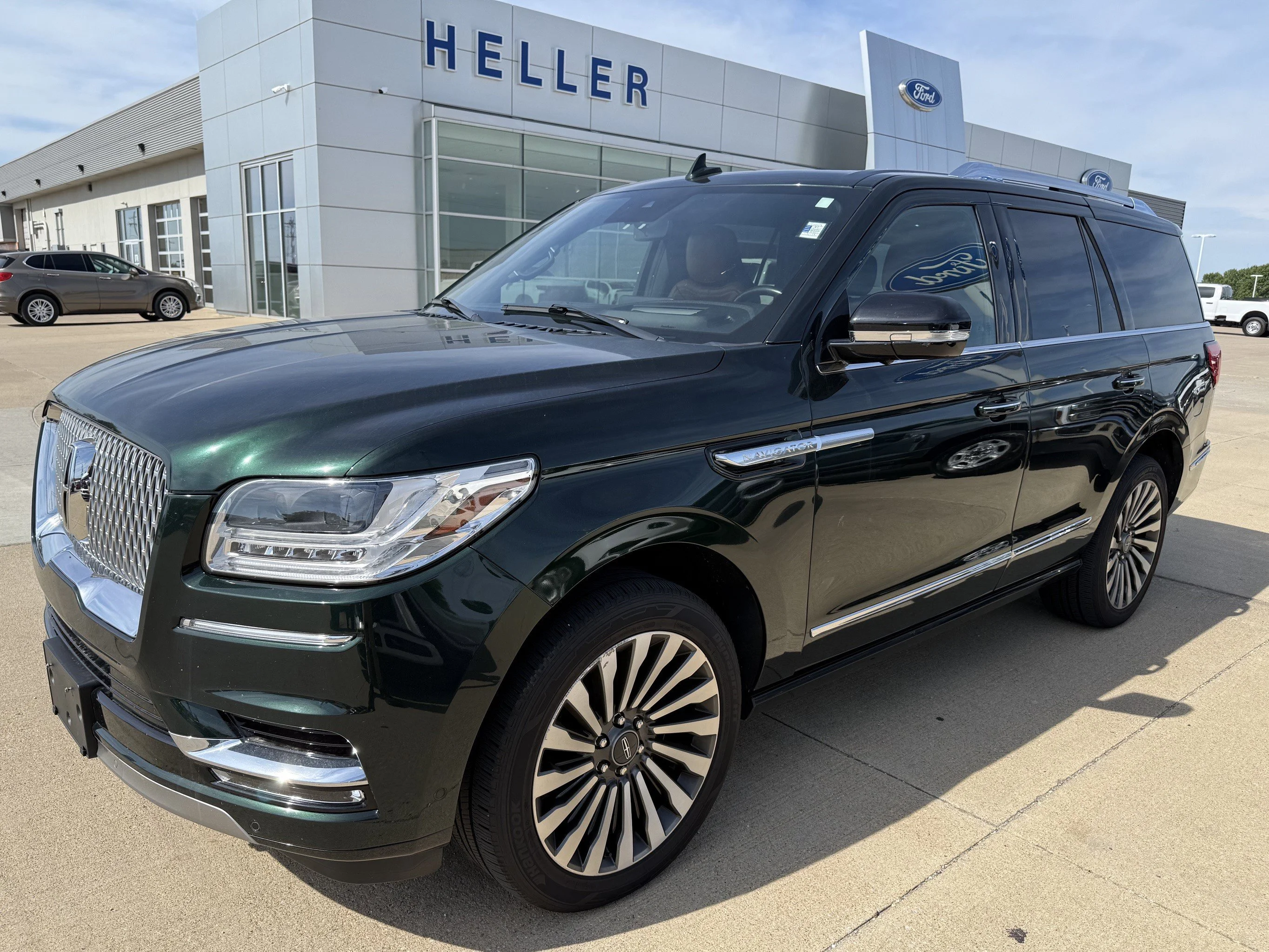 Used 2021 Green Lincoln Reserve image 3