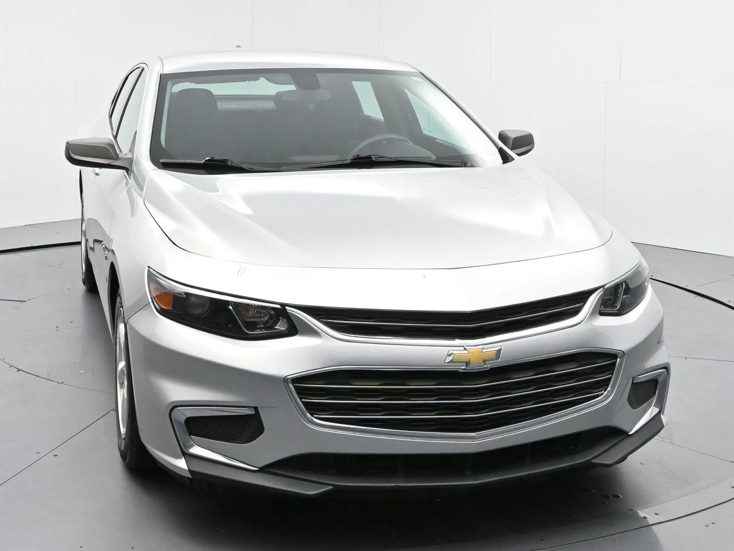 Used 2018 SILVER ICE METALLIC Chevrolet LS image 2
