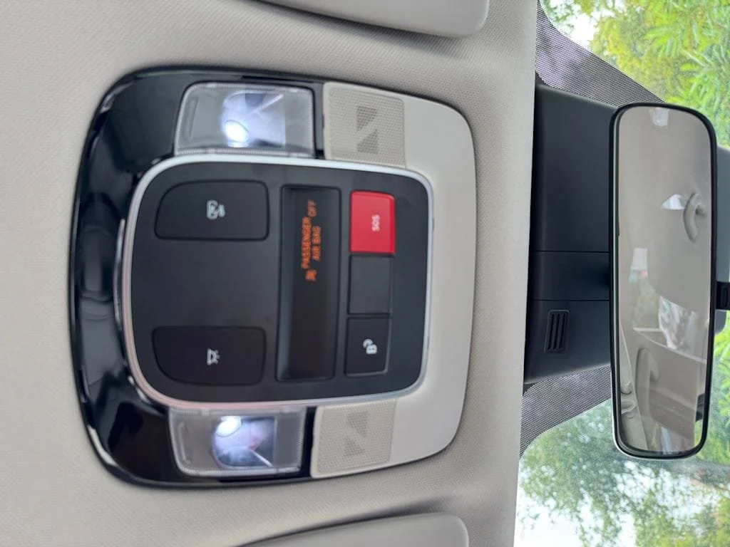 Used 2025 Gray Hyundai SE image 21