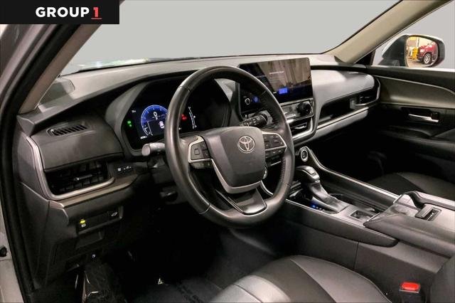 Certified Used 2025 CELESTIAL SILVER Toyota  image 18