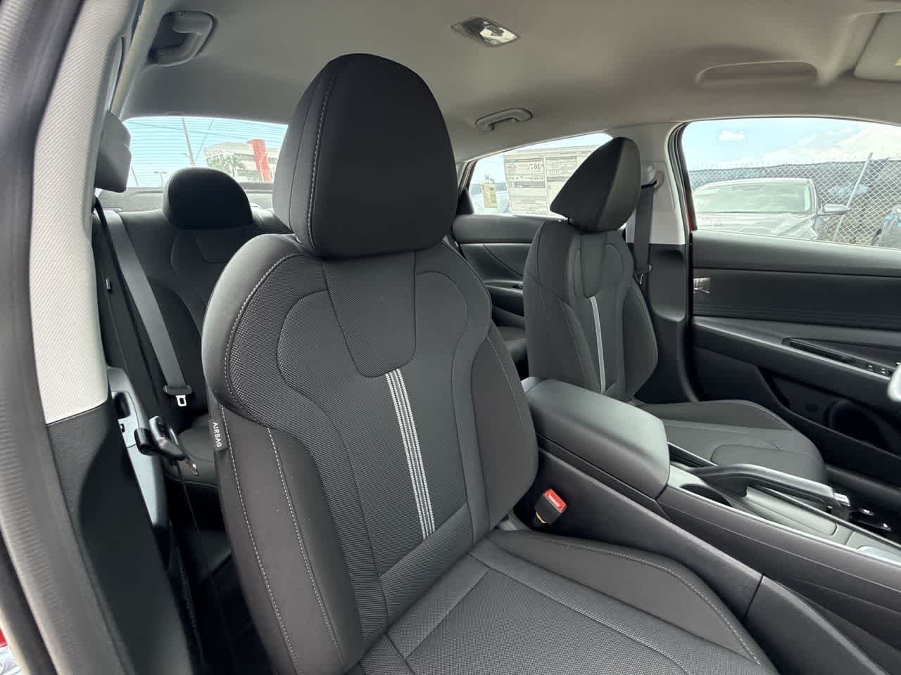 2025 Hyundai Elantra SE - Photo 27